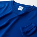 4.7オンスドライロングスリーブTシャツ(コバルトブルー)の襟元の画像