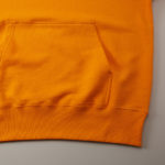 10.0オンスのスウェットプルオーバーパーカ(オレンジ)の裾元