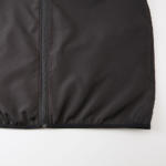 マイクロリップストップ素材のスタッフジャケット(ブラック)の裾画像