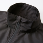 マイクロリップストップ素材のスタッフジャケット(ブラック)の襟元画像