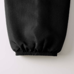 マイクロリップストップ素材のフードインジャケット(ブラック)の袖画像